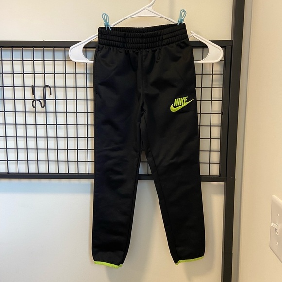 EUC | Nike unisex kid’s joggers‎ — size 6 - Picture 1 of 5